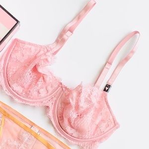 NWOT Victoria’s Secret Dream Angels Push Up Without Padding Pink Lace Bra 36C